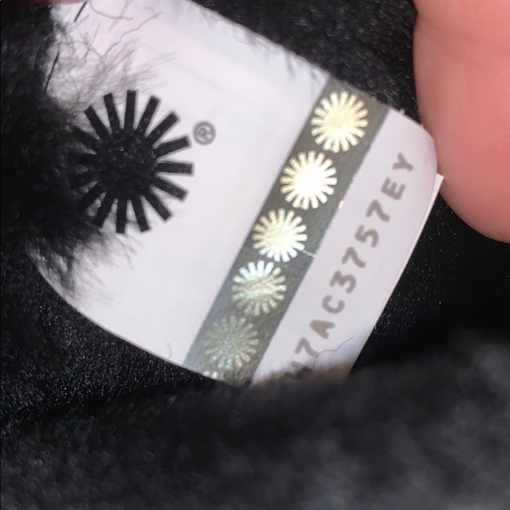 BRAND NEW IN BOX UGGS!! - Picture 5 of 6